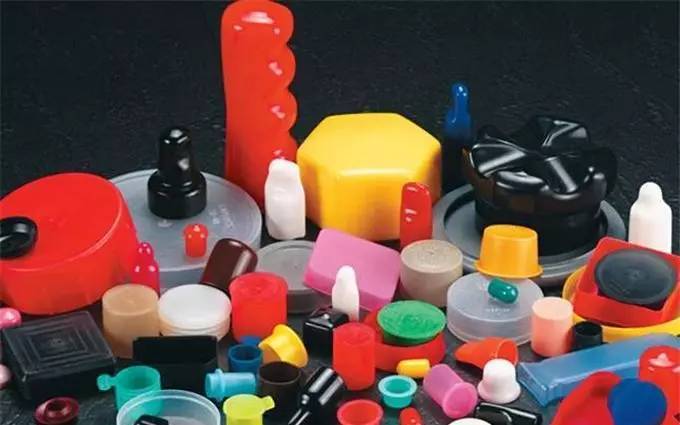 PVC塑料在医学植入领域应用广泛;中国塑料制品7月产量达689.5万吨 同比增加2.0%
